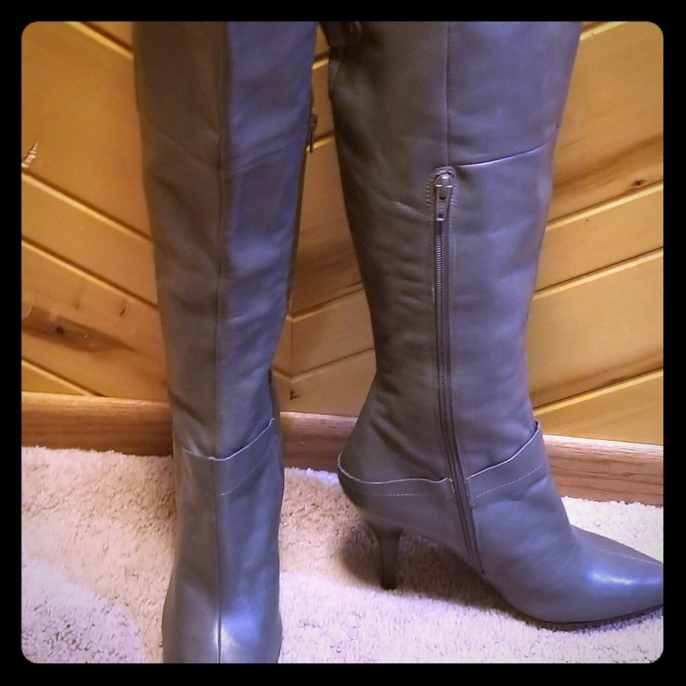 Grey boots